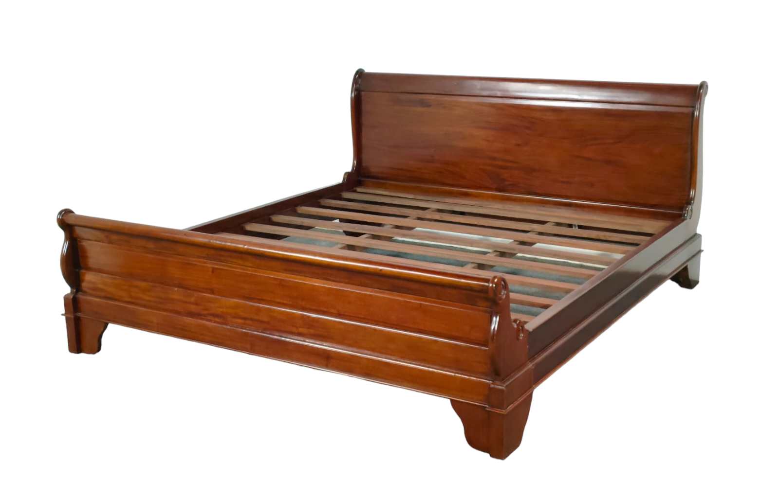 MaX Sleigh Bed