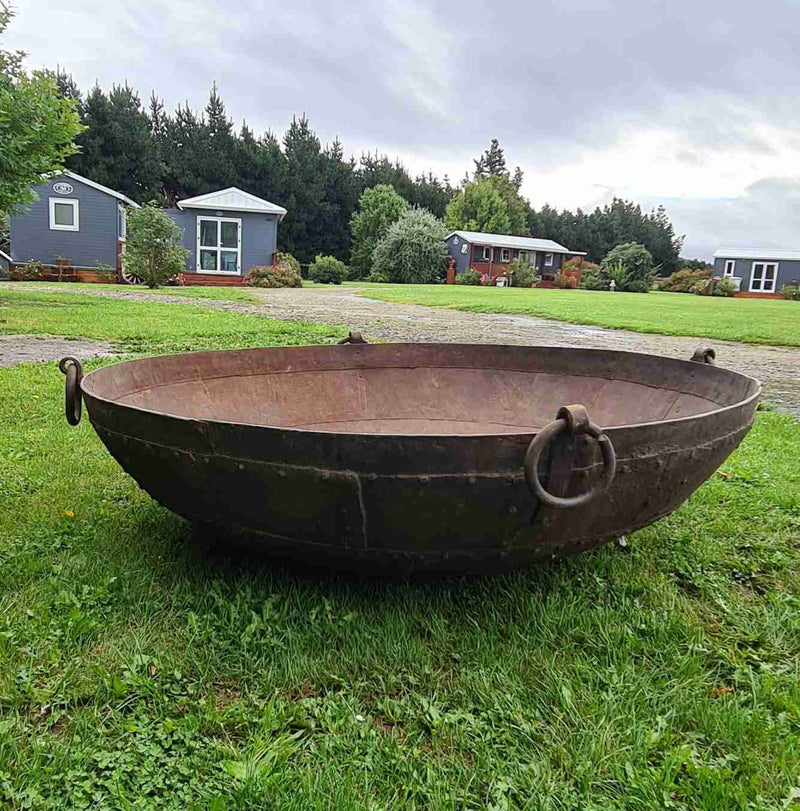 ANTIQUE COUNTRY OUTDOOR FIRE PIT