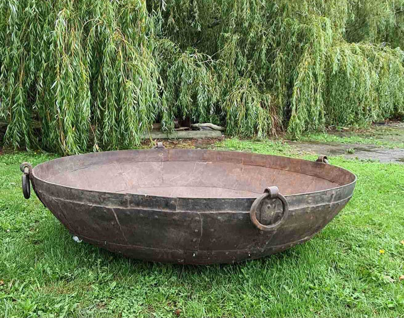 ANTIQUE COUNTRY OUTDOOR FIRE PIT