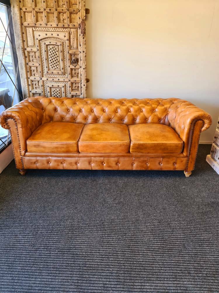 Glasgow 3 seater Chesterfield sofa